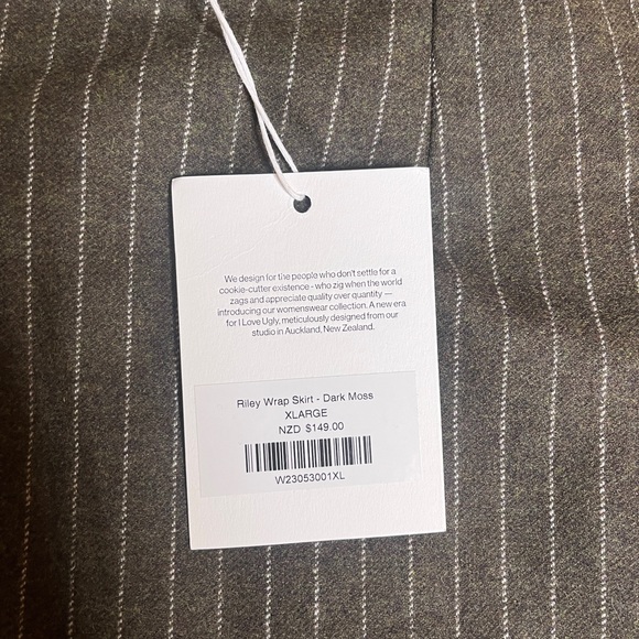 I love ugly ✨new✨ Riley Wrap Skirt in Dark Moss - Picture 6 of 8